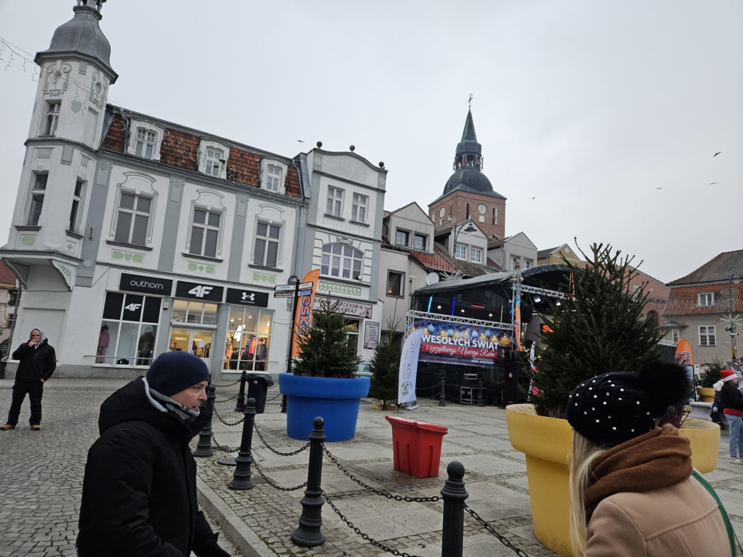 Jarmark Świąteczny w Biskupcu. Na scenie wystąpił zespół Arka Noego [ZDJĘCIA]