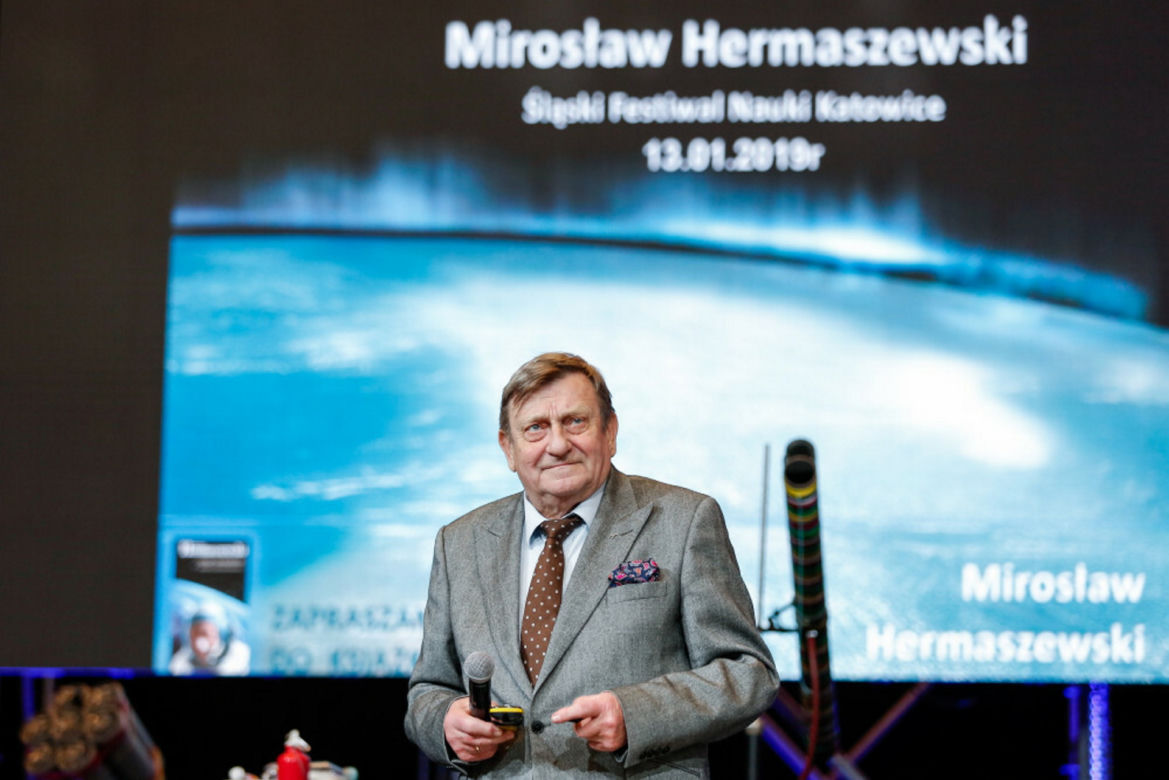 Tu pochowają gen. Hermaszewskiego. Nieprzypadkowe miejsce na grób 