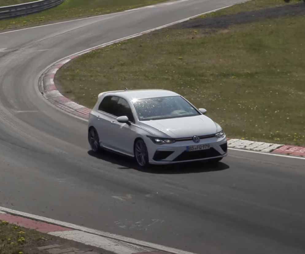 Golf R szaleje po Nurburgringu i jest przy tym cichutki
