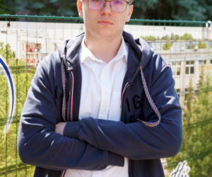 Uczniowie dzielą się wrażeniami po egzaminie z polskiego