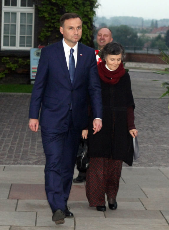 Andrzej duda straci fortunę i europejską emeryturę