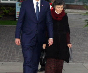Andrzej duda straci fortunę i europejską emeryturę