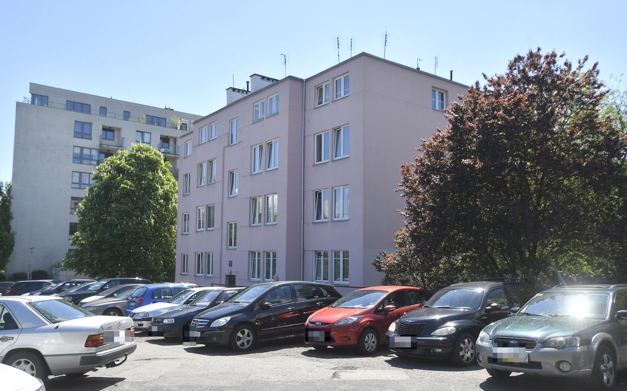 2-latek wypadł przez okno! Matka miała 1 promil