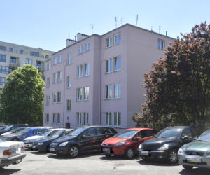 2-latek wypadł przez okno! Matka miała 1 promil