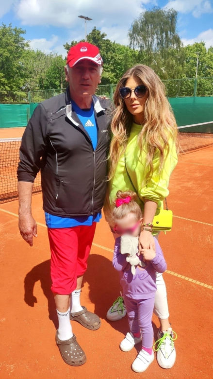 Karol Strasburger - dzięki żonie i córce kocham święta - dostaliśmy foto rodzinne