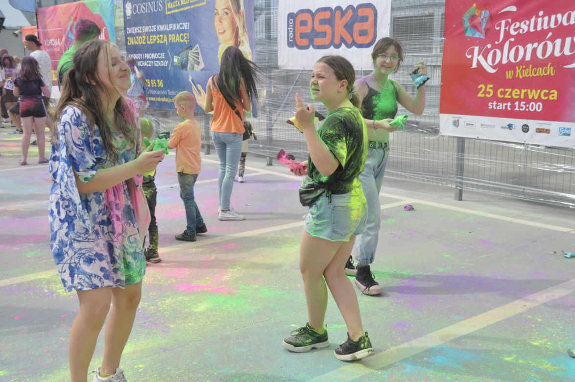 Festiwal kolorów w Kielcach. Szalona zabawa na dachu Galerii Korona