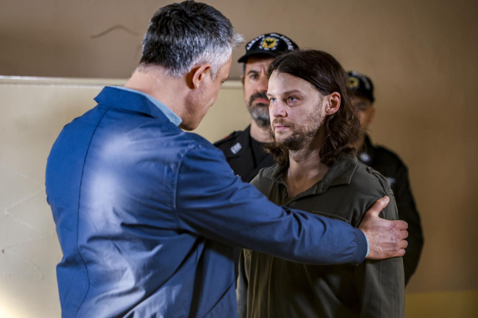 Mateusz Kościukiewicz jako Paweł w "Pierwszej miłości"