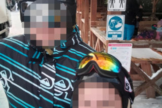 Dwa dni przed tragedią pozowali razem do zdjęcia. Dziś w mieszkaniu przy Bałtyckiej 3 nadal pracują śledczy