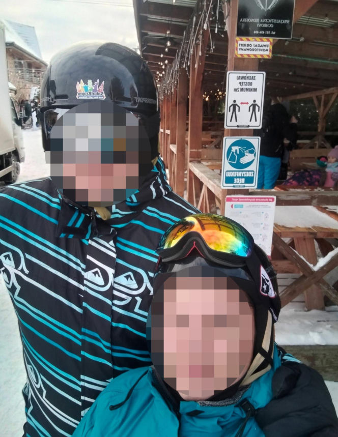 Dwa dni przed tragedią pozowali razem do zdjęcia. Dziś w mieszkaniu przy Bałtyckiej 3 nadal pracują śledczy