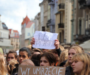Młodzieżowy Strajk Klimatyczny w Toruniu. Protestowali przeciwko rządowi i korporacjom