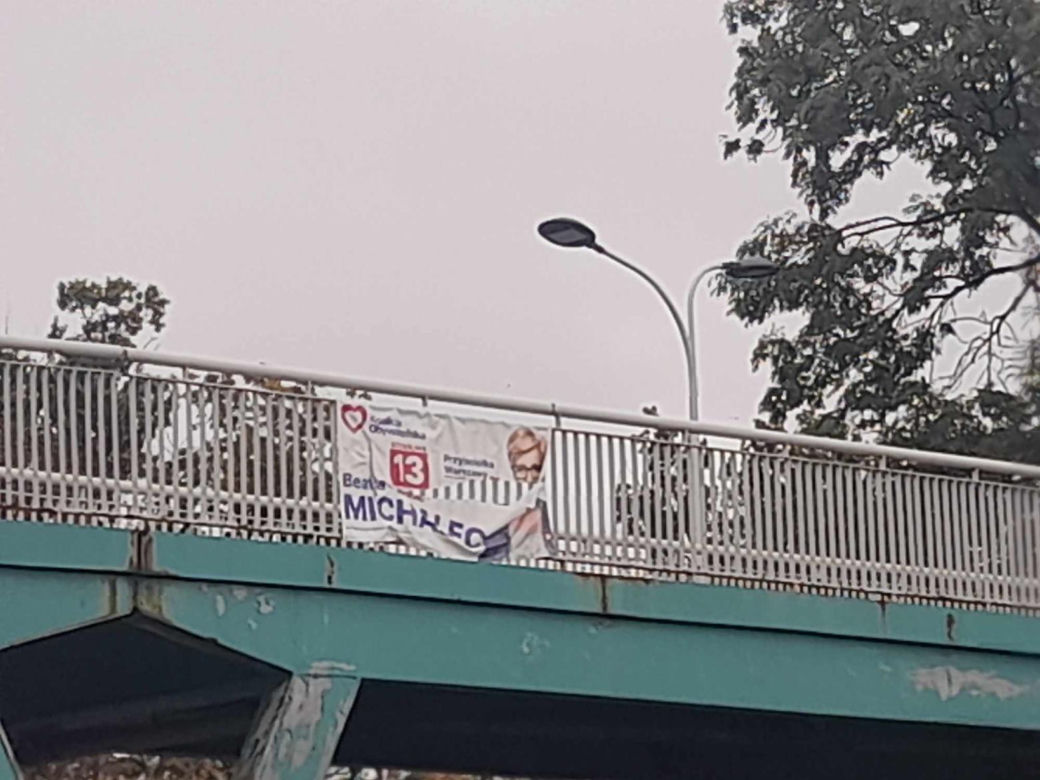 Warszawa po wyborach. Tu wciąż wiszą plakaty wyborcze. Kandydaci, nie śpimy, sprzątamy!