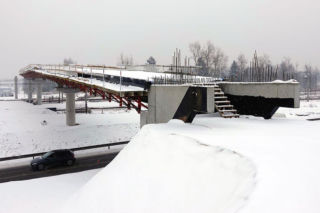 Mimo zimy trwa budowa kładek dla pieszych na Południu i Ustroniu. 