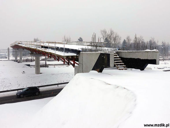 Mimo zimy trwa budowa kładek dla pieszych na Południu i Ustroniu. 