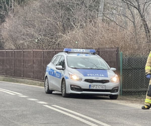 Skuterzysta bez kasku wbił się w w tira. Dramat pod Legionowem