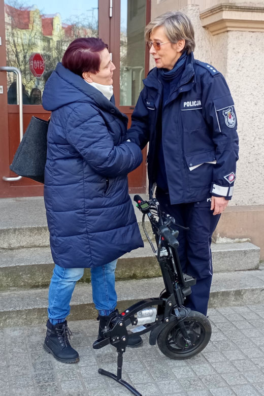 Mama Łukasza Berezaka odebrała skradzioną przystawkę do wózka