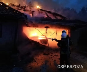 Groźny pożar w podbydgoskiej Kobylarni! W garażu spłonął samochód! [ZDJĘCIA]