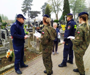 Stop złodziejom grasującym na cmentarzach! Policja ma na nich sposób [ZDJĘCIA]