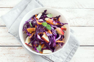 Tę hawajską surówkę robię w 5 minut. Pasuje do każdego obiadu i zachwyca smakiem