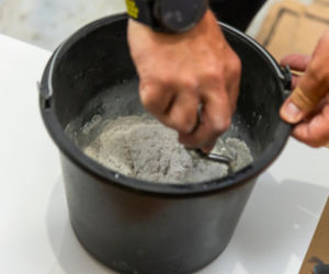 Murator Remontuje, Klejenie i fugowanie płytek