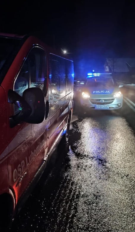 Samochód spadł z lewarka i przygniótł mężczyznę