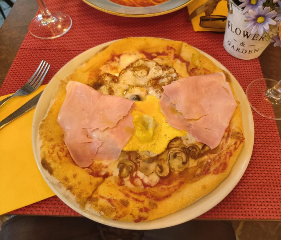 Pizza z jajkiem