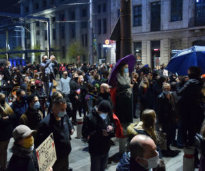 Protest kobiet w Katowicach. Tłumy strajkują przeciwko zakazowi aborcji