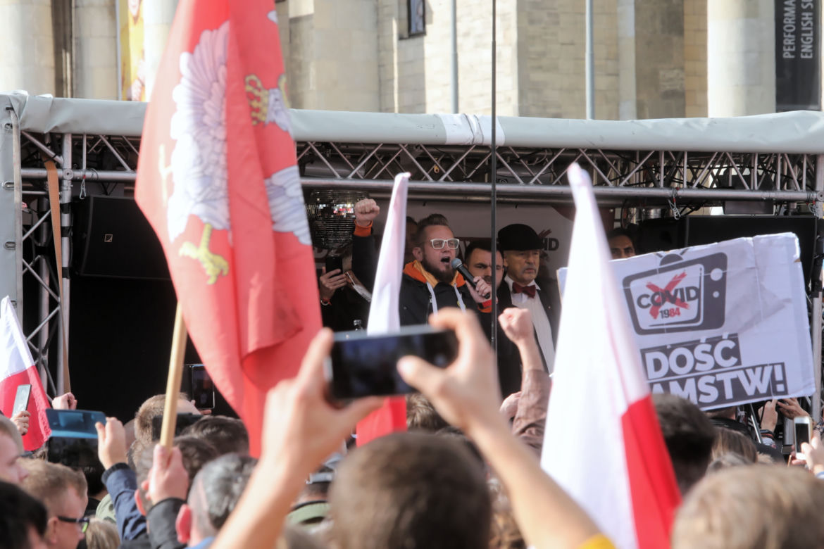 Protest antycovidowców i przedsiębiorców na Placu Defilad