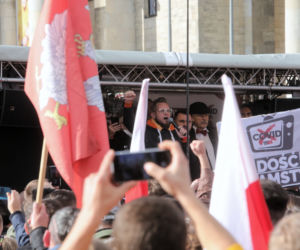 Protest antycovidowców i przedsiębiorców na Placu Defilad