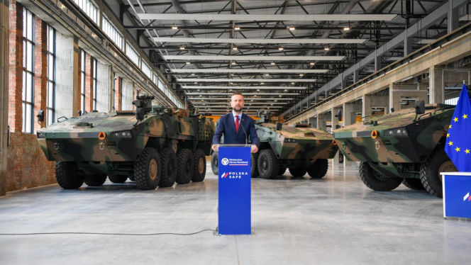 Kluczowe wozy wsparcia dla pancerniaków. Rosomak S.A. z kontraktami na blisko 900 mln zł w ramach SAFE