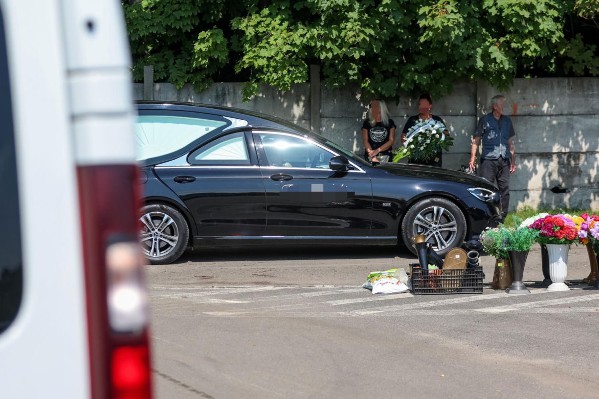 Pogrzeb 18-letniej Wiktorii. Biała urna z prochami spoczęła w grobie. Ból, który rozdziera serca