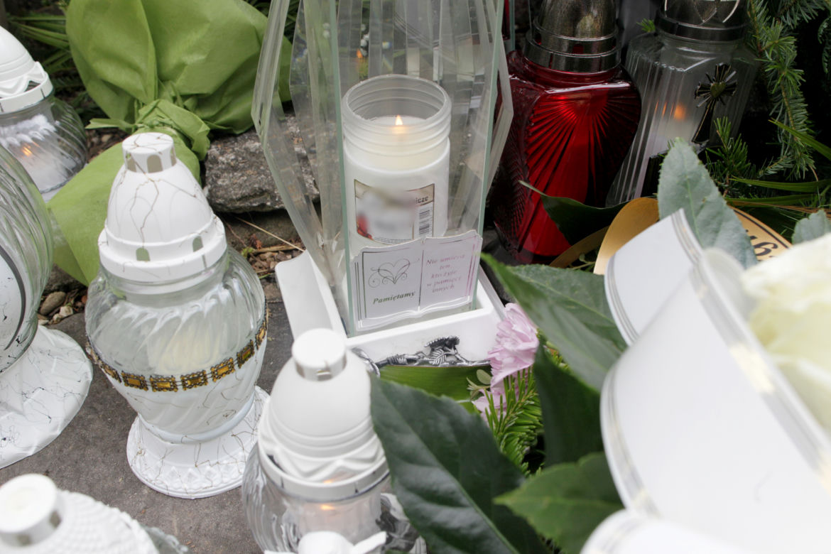 Grób Patryka utonął w kwiatach. Na ten widok pękają najtwardsze serca