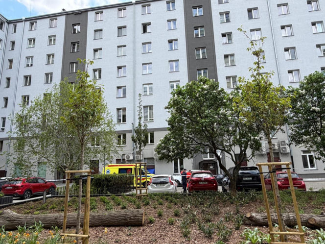 Kobieta wypadła z szóstego piętra. Zginęła na miejscu