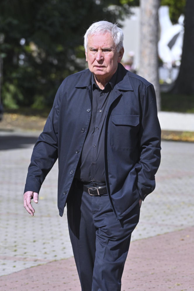Zaskakujący widok na pogrzebie Frycza. Pojawili się żołnierze