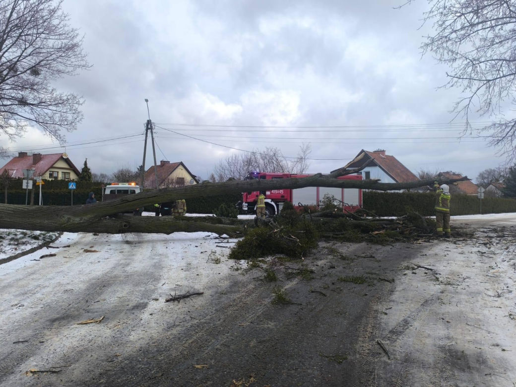 Wichura zniszczyła zabytkową kapliczkę przy sanktuarium