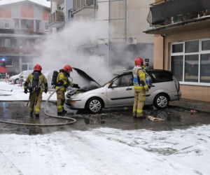 Pożar auta w Lesznie