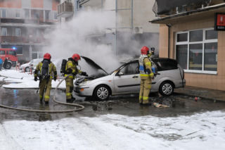 Pożar auta w Lesznie
