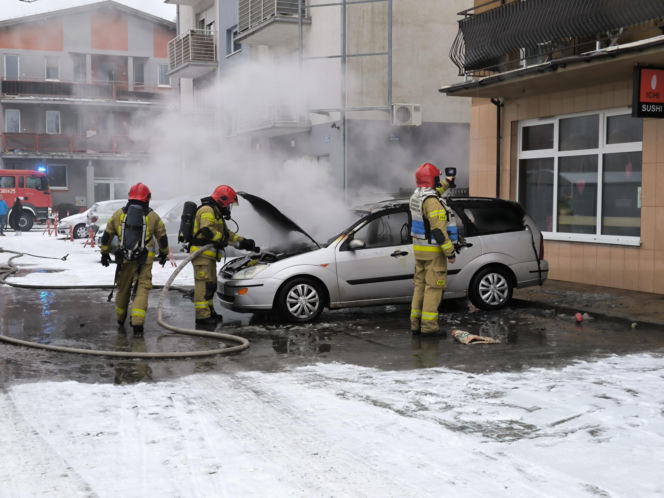 Pożar auta w Lesznie