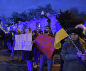 Warszawiacy murem za Ukrainą. Codziennie na protestach dziesiątki tysięcy ludzi