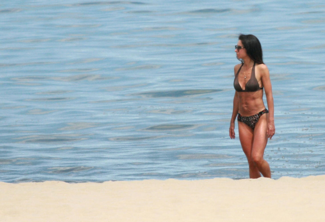 Marta Kaczyńska z mężem na plaży