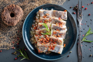 Śledzie à la samba to idealna przekąska na wigilię. Rodzina zawsze się nimi zajada 