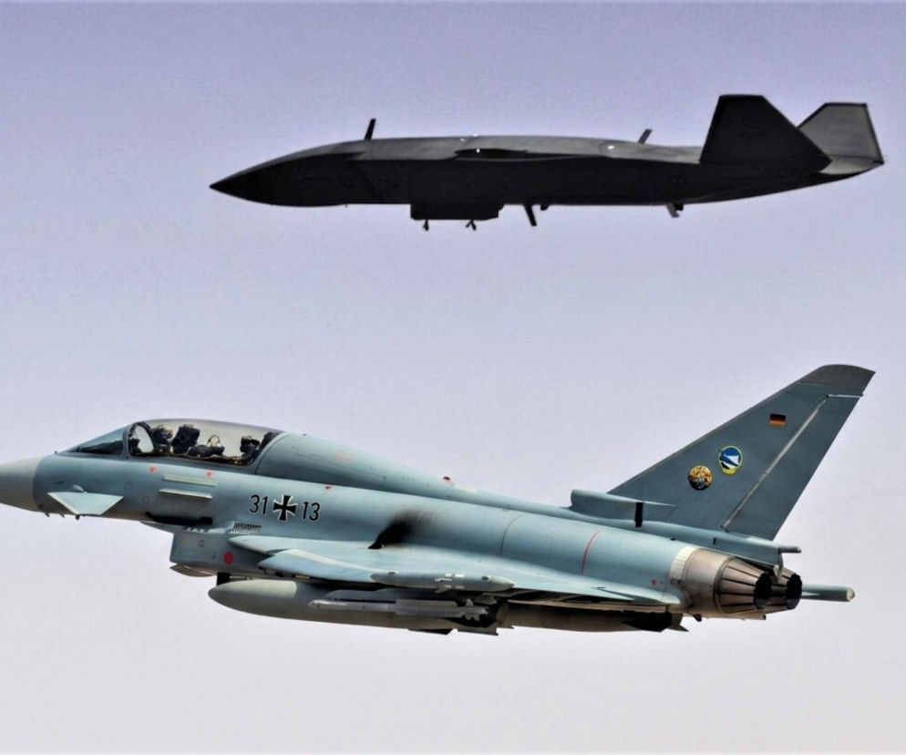 MQ-28A Ghost Bat i Eurofighter Typhoon