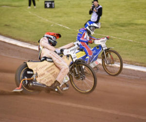 PRES Grupa Dewloperska Toruń - Abramczyk Polonia Bydgoszcz, zdjęcia kibiców i zawodników z pożegnania Adriana Miedzińskiego