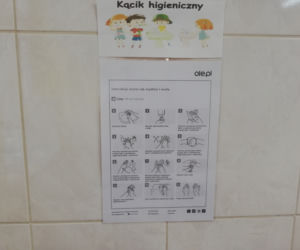 Przedszkolaki uczą, jak poprawnie myć ręce