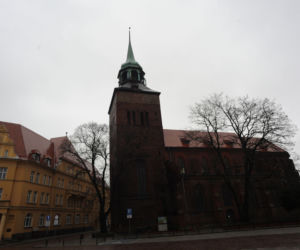 Przechyliła się iglica kościoła w Białogardzie
