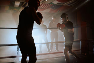 Na Wspólnej, odcinek 4174: Prowokacja Kaliny w dniu ślubu kończy się dramatycznym upadkiem ze schodów - ZDJĘCIA