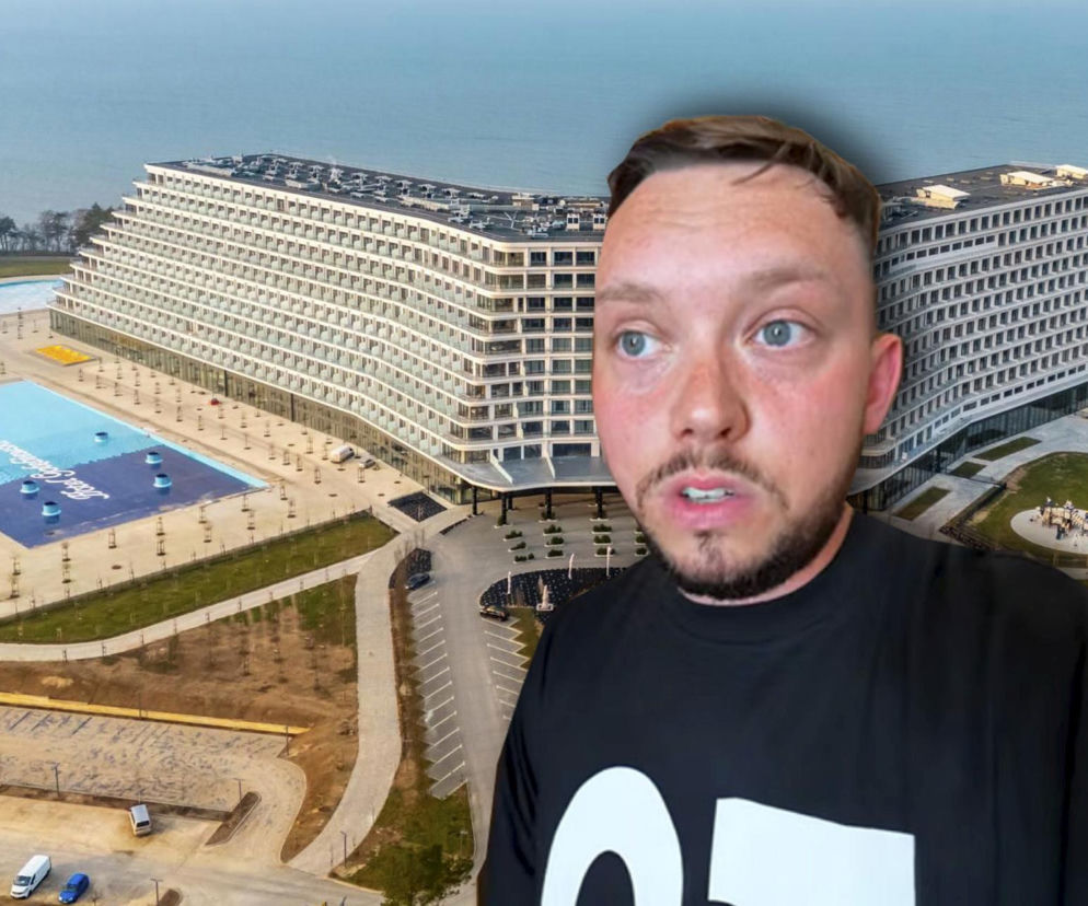 Youtuber Książulo na tle ogromnego Hotelu Gołębiewski w Pobierowie. O kulisach pobytu przeczytasz na SE Szczecin.
