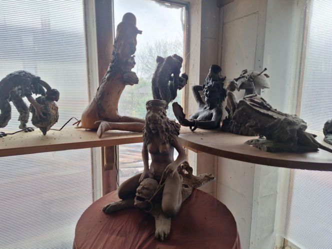 Surrealistyczne rzeźby zdobią ogród. Budzą niepokój i ciekawość