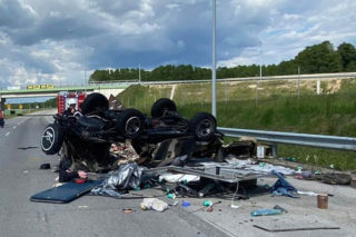 Koszmarny wypadek na S7. Z terenowego uaza została kupa złomu. 5 osób rannych