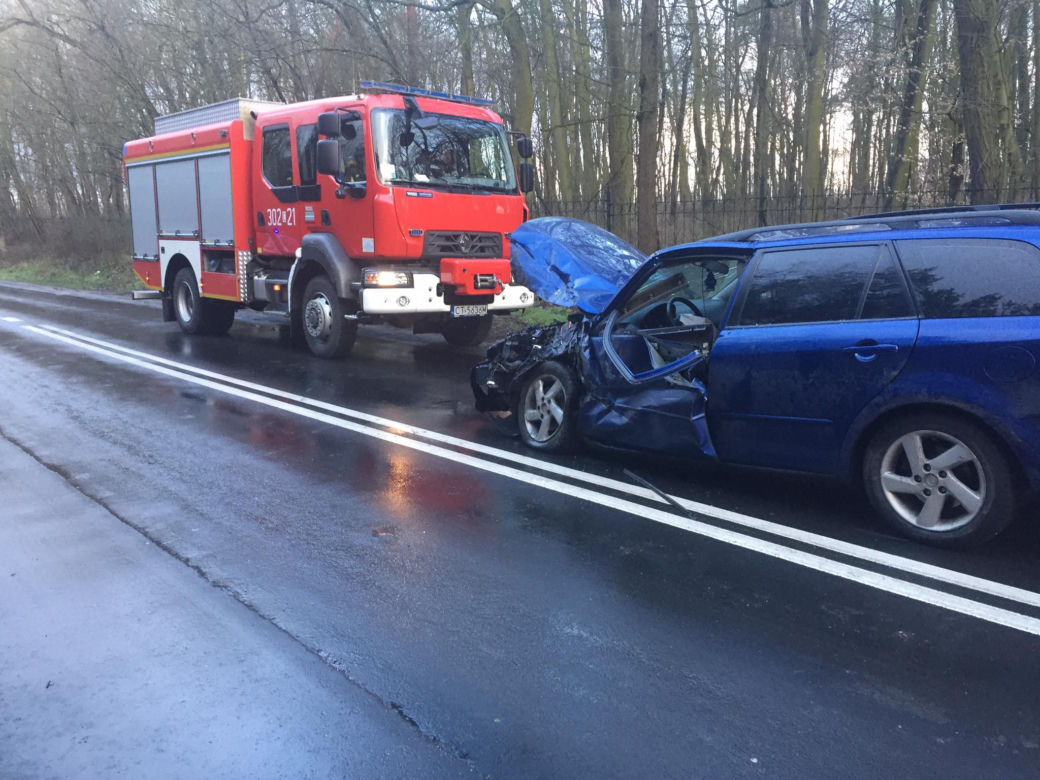 Wypadek w Ostromecku. 3 osoby przewiezione do szpitala w Bydgoszczy