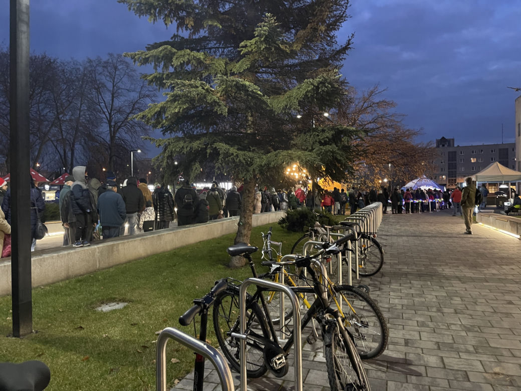 Przedświąteczny karp dla Krakowa. Tłumy mieszkańców podczas inauguracji akcji